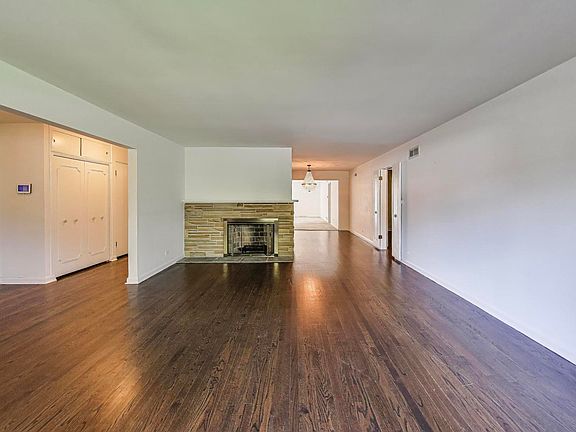 4th image of 6644 N Kenton Ave