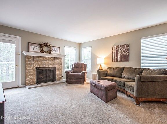 4th image of 2142 Greenview Dr