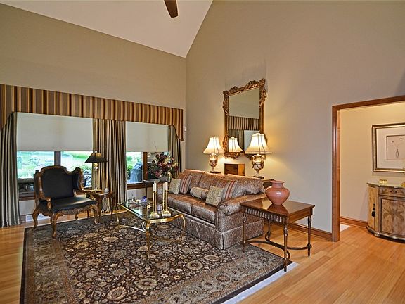4th image of 3875 Ashland Ct