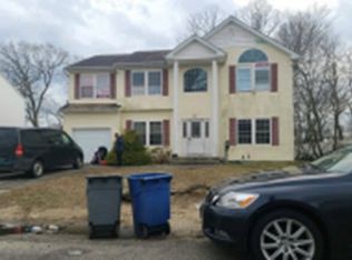 27 Smith St, Amityville, NY 11701