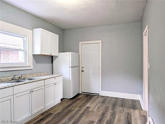 5th image of 864 10th St NE