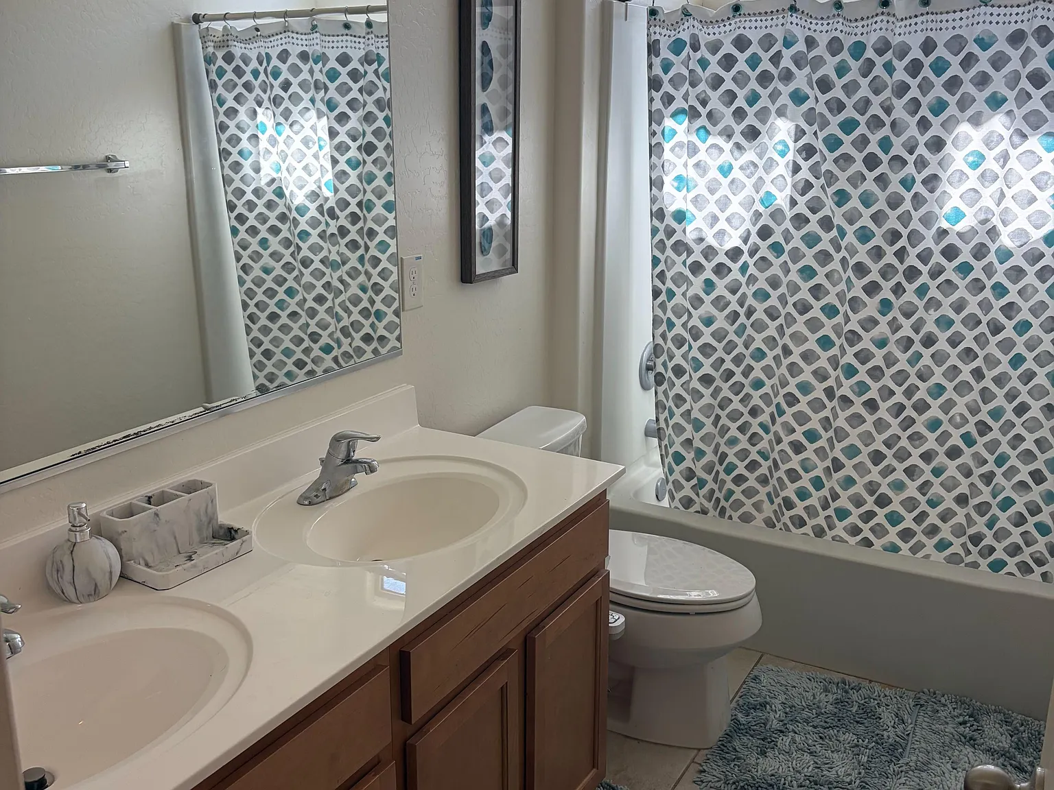 2 bed, 1.5 bath, 2498 sqft, $1,252 — Photo 3