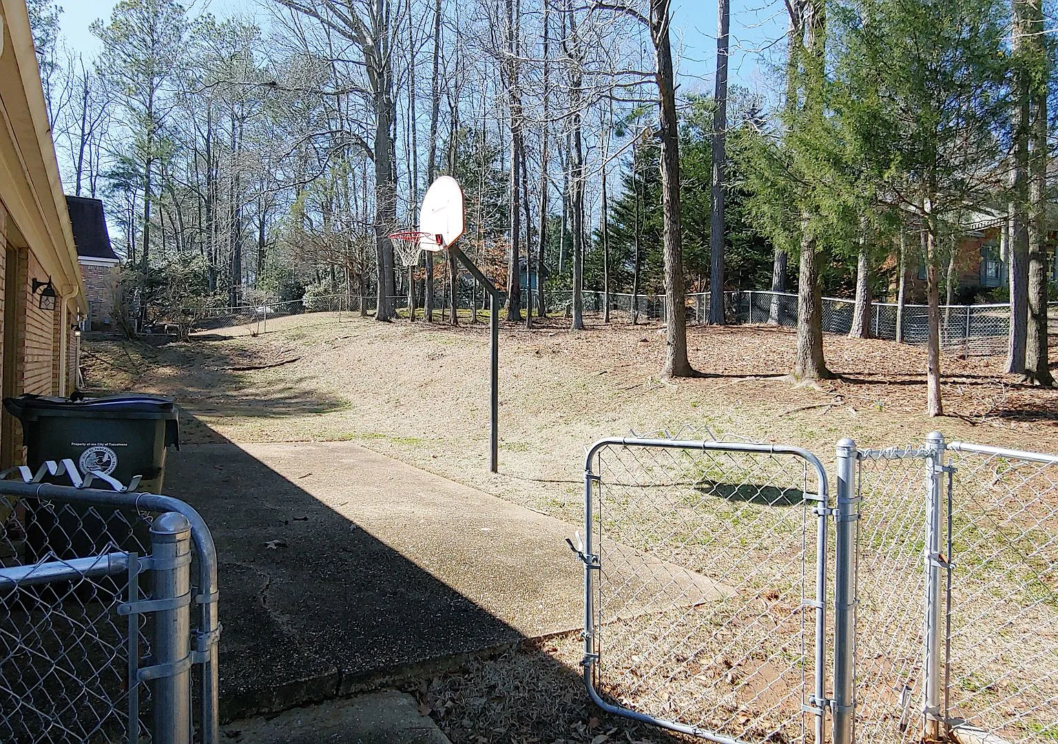 Very Nice 4 Bedroom Home in Woodland Forest — Photo 2