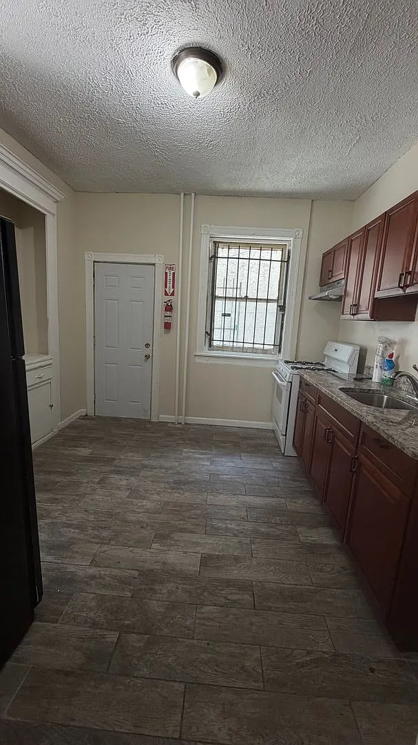 4303 N Franklin St — Photo 4