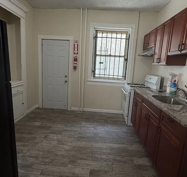 4303 N Franklin St — Photo 4