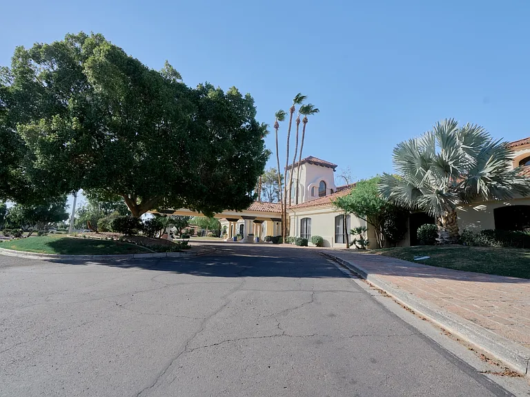 1317 N Palmsprings Dr — Photo 29