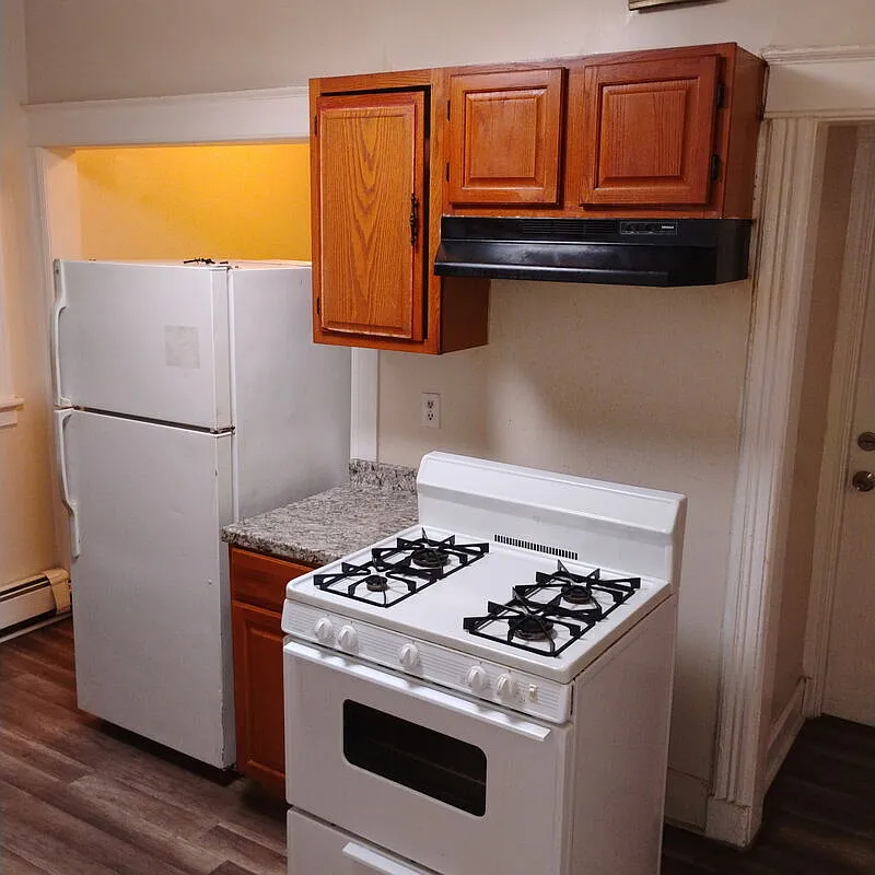 3 bed, 1.0 bath, $1,350 — Photo 2