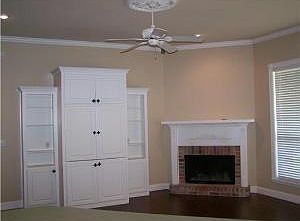 2nd image of 215 Melissa Ln