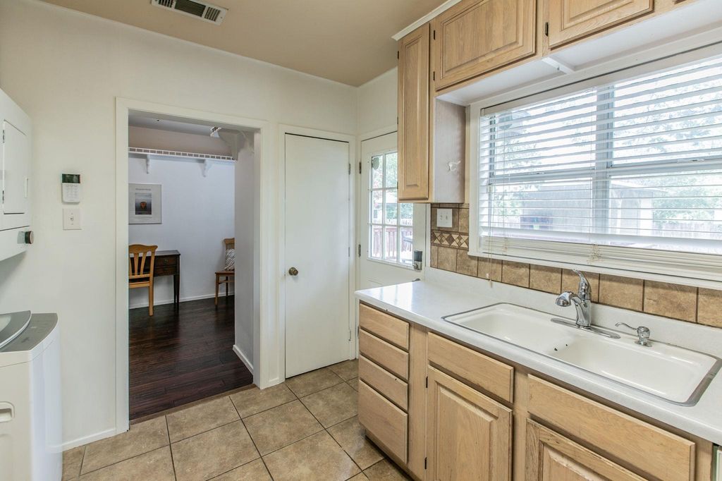1107 Vargas Rd, Austin, TX - View 4