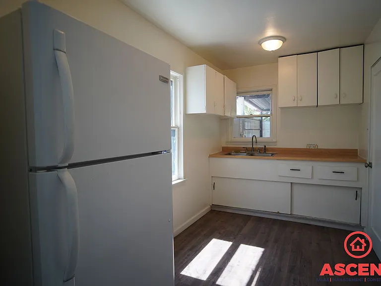 2119 Watson St — Photo 6