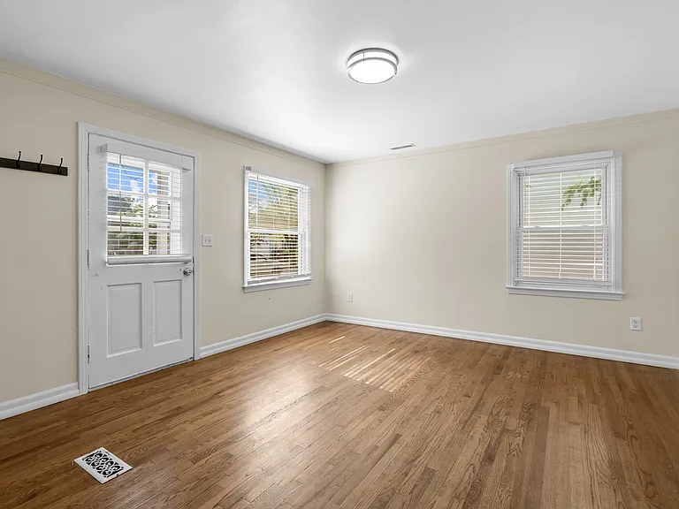 3203 Goodrich St — Photo 10