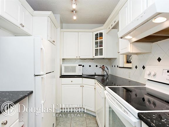 2nd image of 300 E 54th St APT 21J