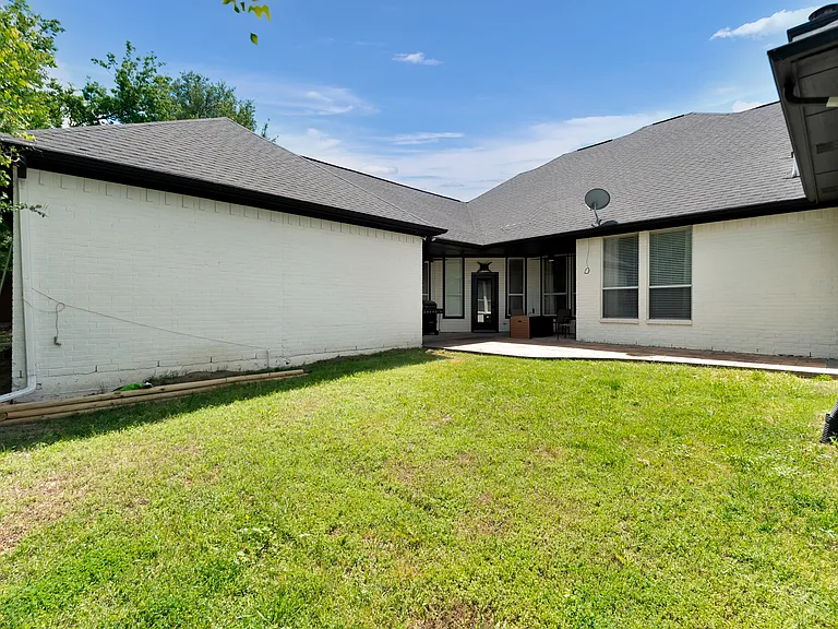 2451 Valley View Dr — Photo 48