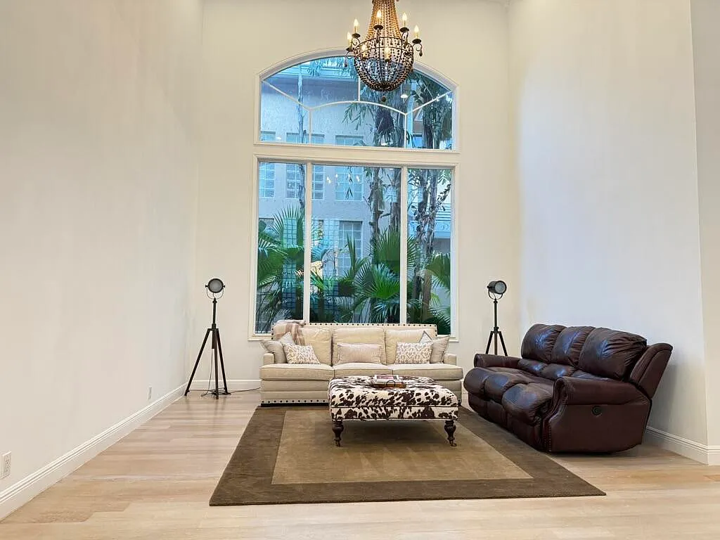4 bed, 5.5 bath, 4312 sqft, $17,000 — Photo 4