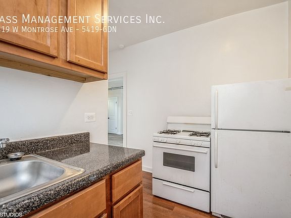4th image of 5419 W Montrose Ave #5419