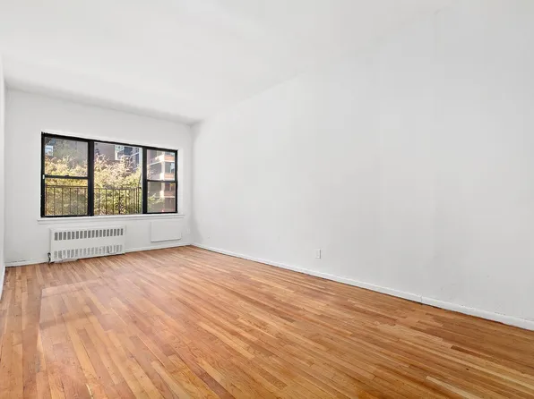 301 East 49th Street image 1 of 6