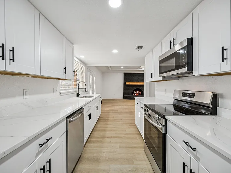 5909 Mark Ln — Photo 8
