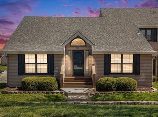 111 Stonebridge Ln, Smithville, MO 64089