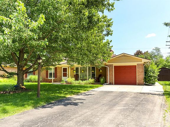 3rd image of 2927 Oakdale Dr