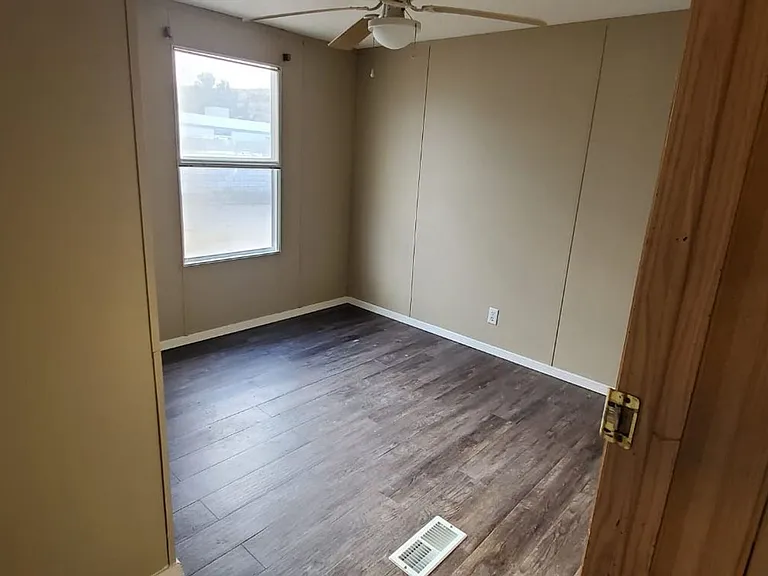 214 Colorado Dr — Photo 9