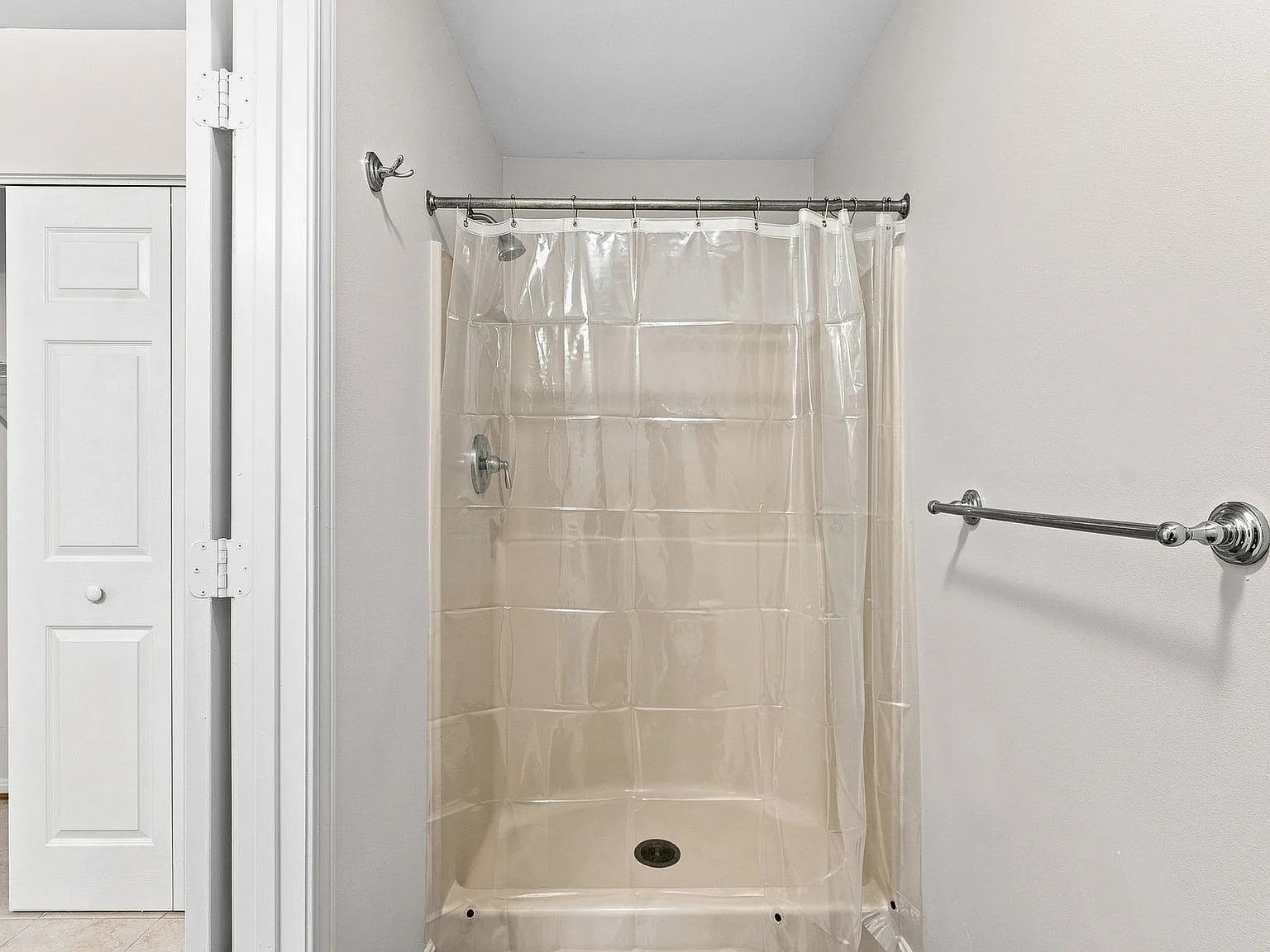 3 bed, 2549 sqft, $3,500 — Photo 4