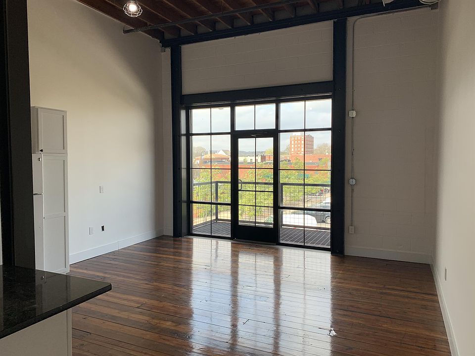 1st image of 240 1st St NE #18