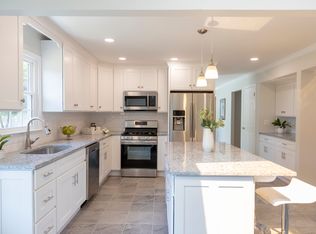 15 Bennington Dr, Lawrence Township, NJ 08648