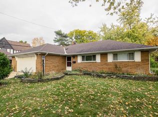 2541 Elmhurst Dr, Beachwood, OH 44122