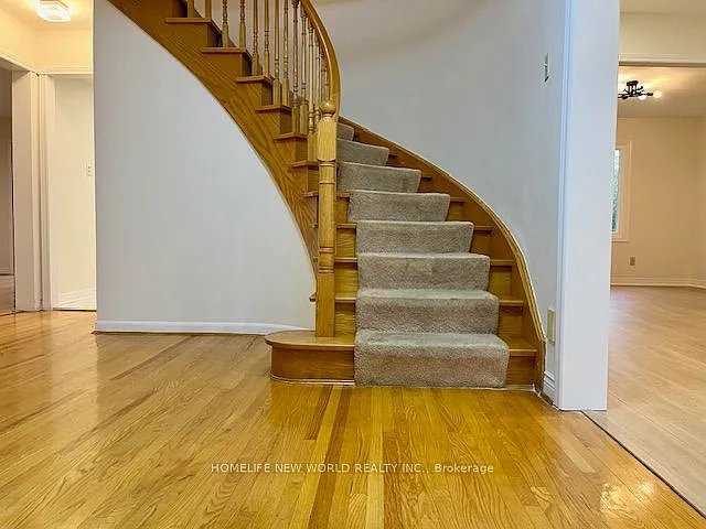52 Fairholme Dr — Photo 3