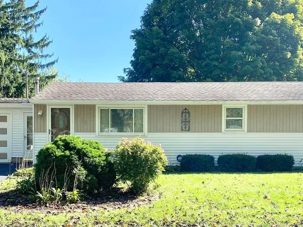 2400 S Stonehaven Dr, Yorktown, IN 47396