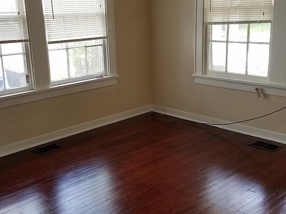 3rd image of 222 Boulevard St