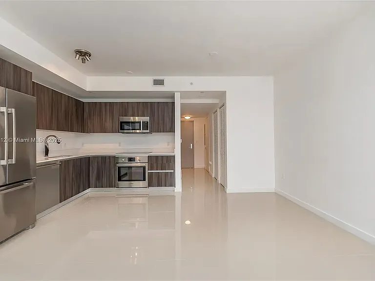 488 NE 18th St #1 — Photo 17
