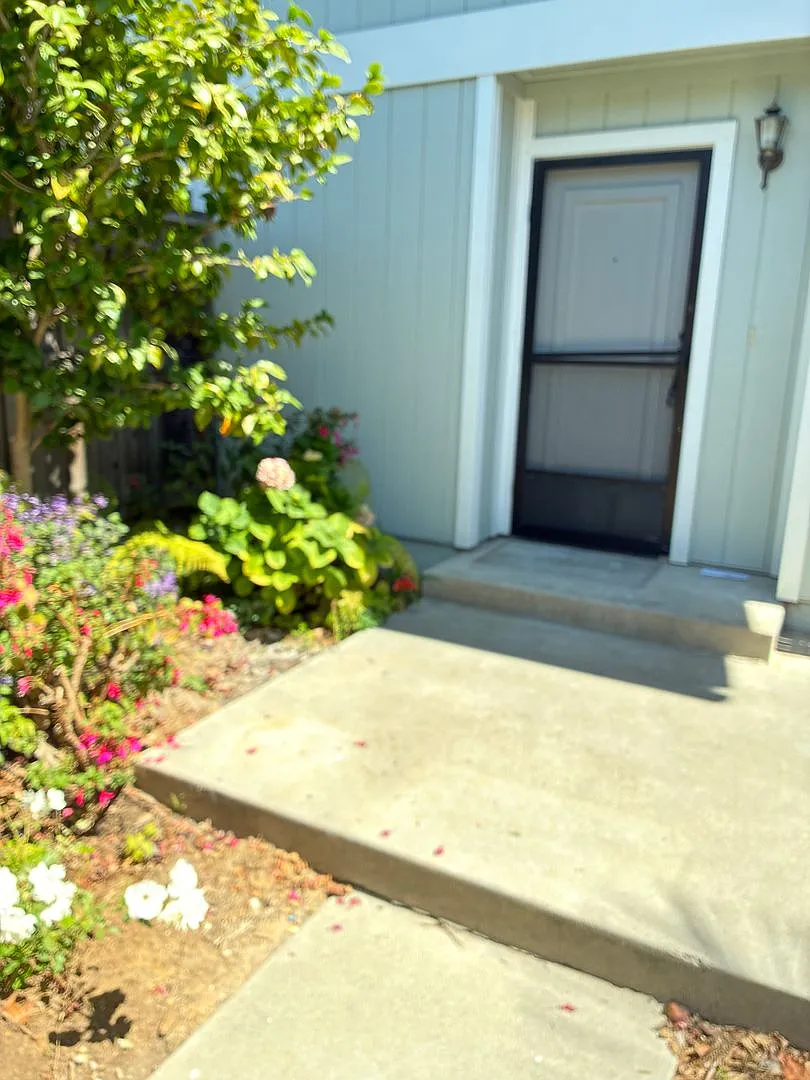 Goleta Townhouse Available Now! — Photo 4