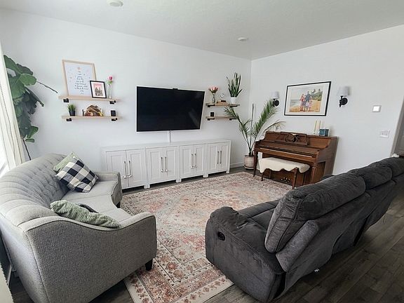 Main Floor: Living Room