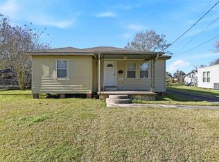 6401 Howe St, Groves, TX 77619
