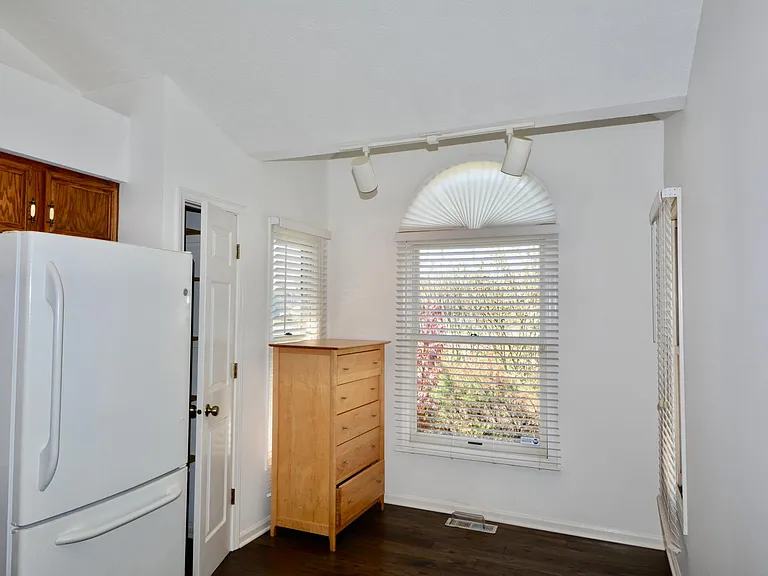 7749 Chesapeake Dr E — Photo 6