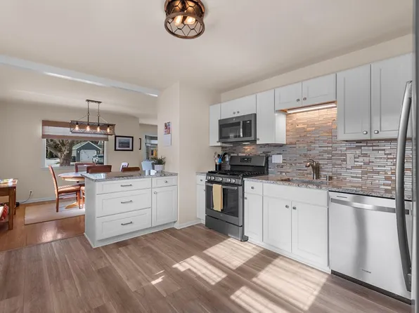 102 South Highland AVENUE, Thiensville, WI 53092