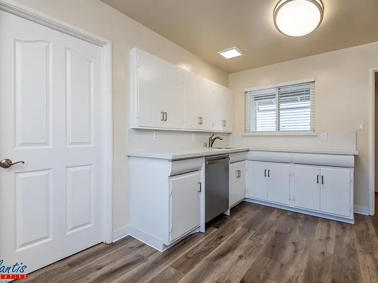 807 Mulberry Ln — Photo 5