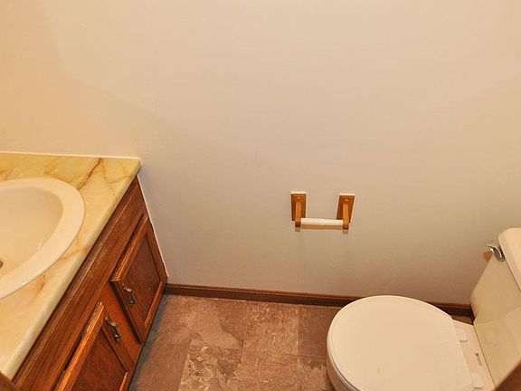 4th image of 146 12th St NE APT B