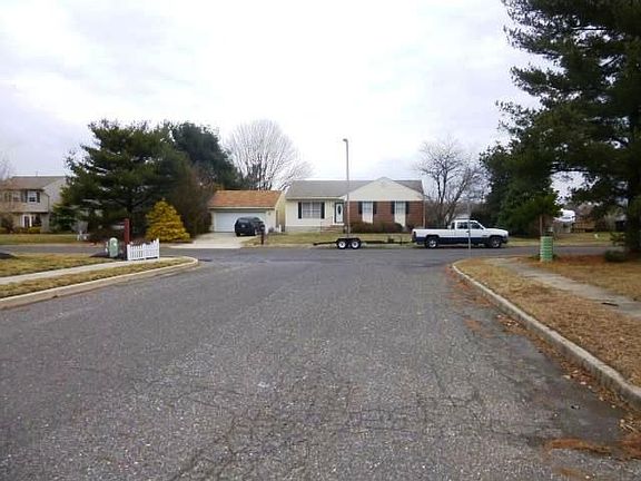4th image of 101 Karen Ct