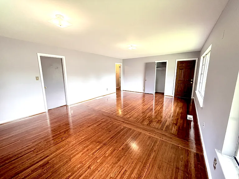 1221 Maple St — Photo 4
