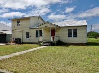 1310 7th St, Goldthwaite, TX 76844
