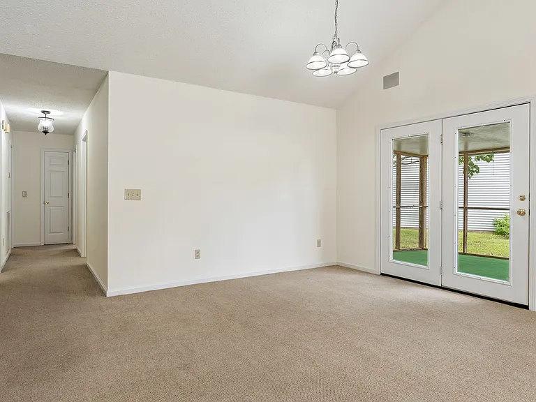 2445 Meadowlark Ln — Photo 9