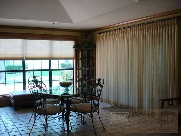 3rd image of 1433 Palm Valley Dr E