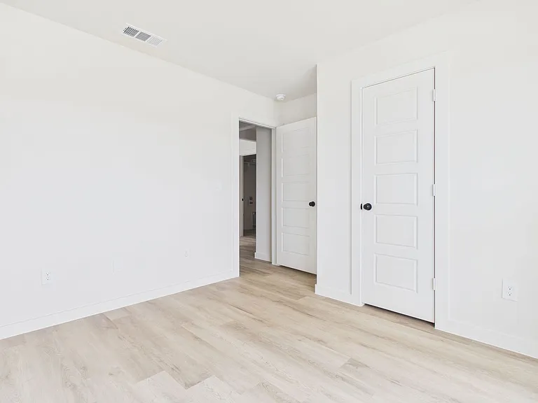 8911 Hockley St — Photo 3