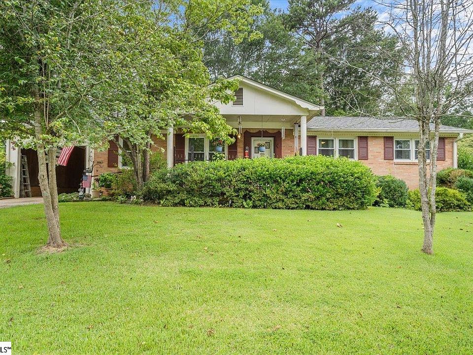 1st image of 18 Fairford Cir