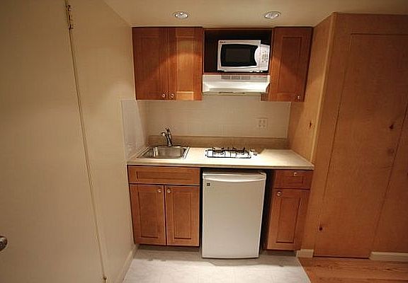 3rd image of 351 W 29th St APT 9