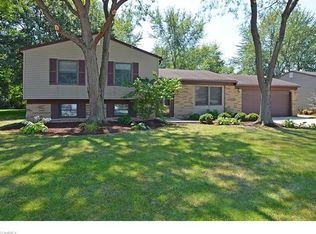 26953 Southwood Ln, Olmsted Township, OH 44138