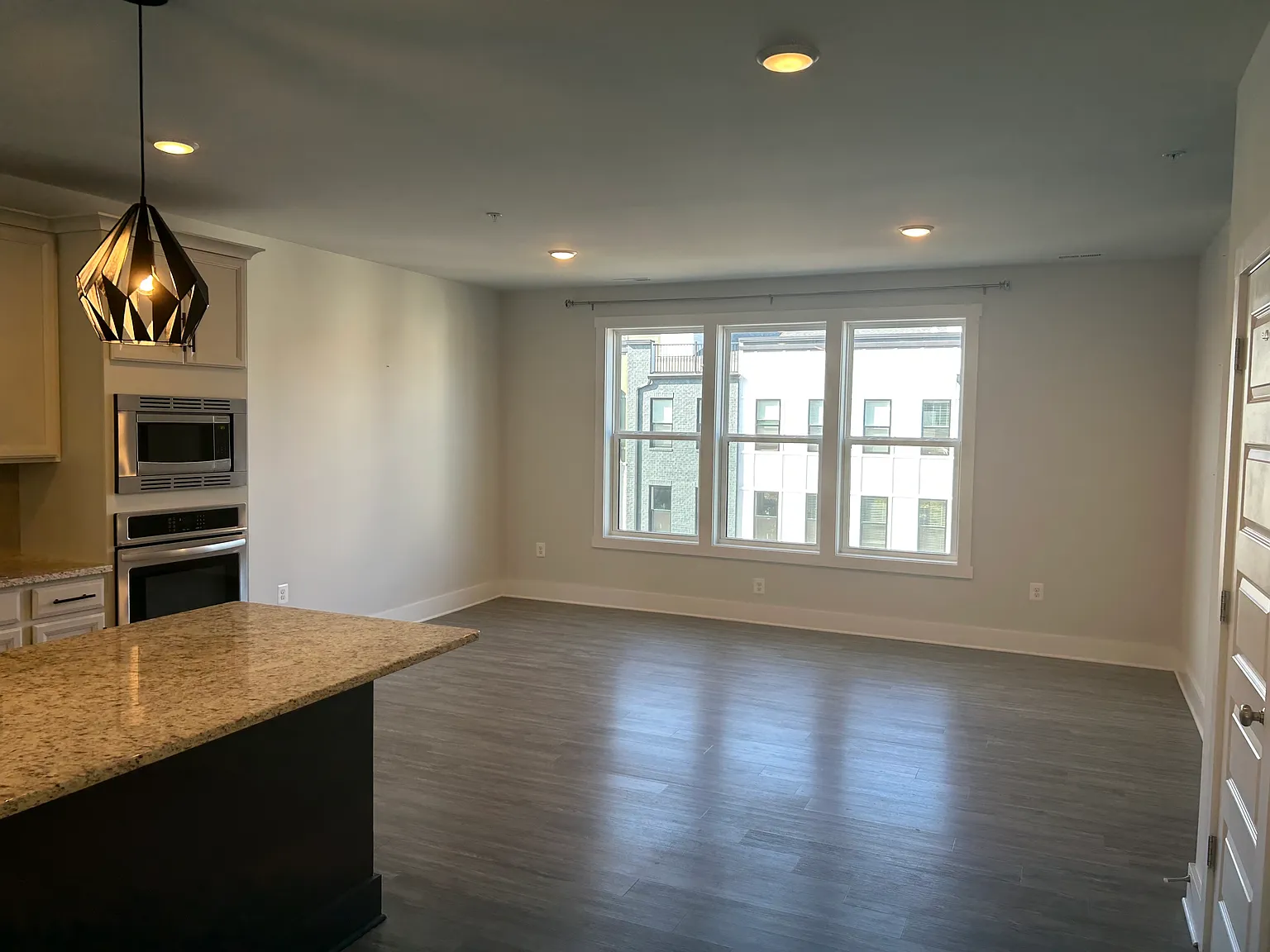3 bed, 2.5 bath, 2509 sqft, $2,900 — Photo 4
