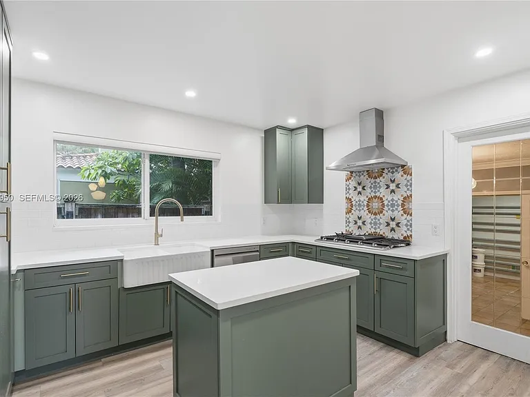 110 N 16th Ave — Photo 12